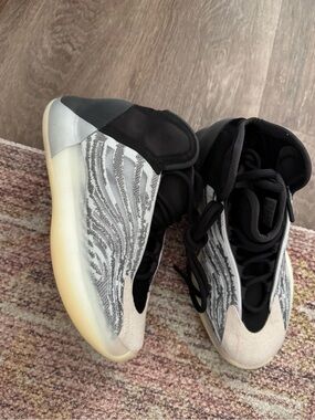 adidas Yeezy size 4.5